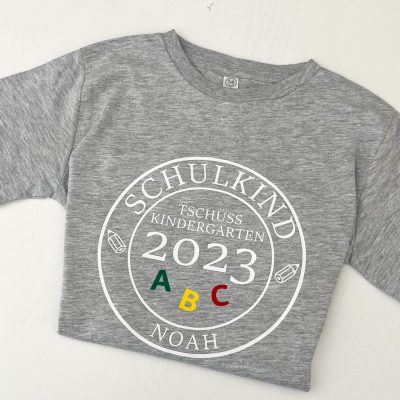 T-Shirt in grau mit ddem Aufdruck Schulkind