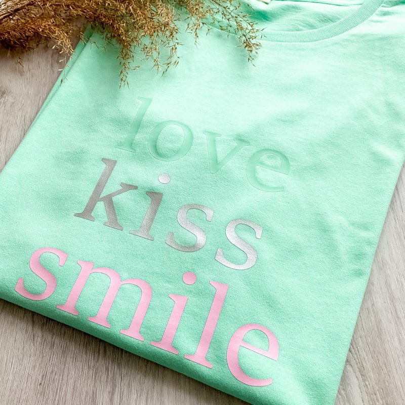 T-Shirt Kiss smile love