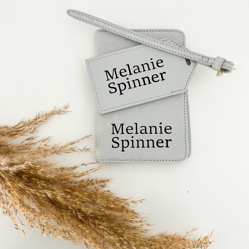 Kofferanhänger und Passhülle - Vorname und Name