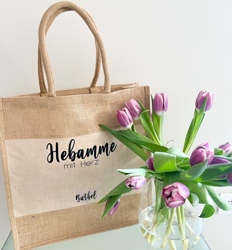 Juteshopper mit Hebamme mit Herz und Personalisierung des Namens.