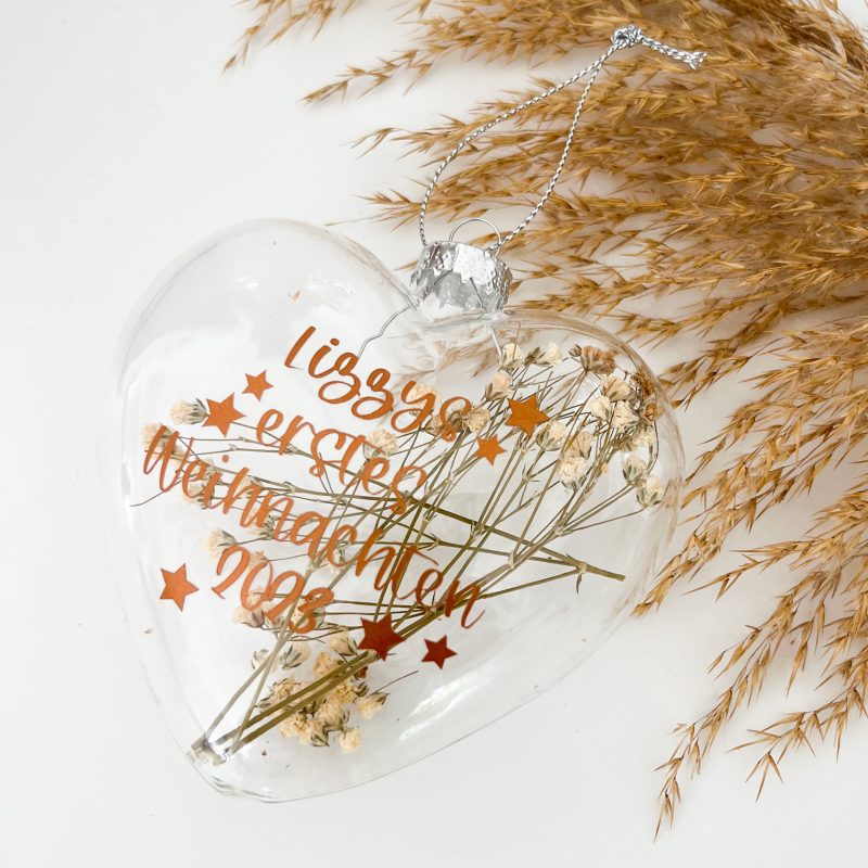 Perosnalisierte Weihnachtskugel Herz mit Trockenblumen