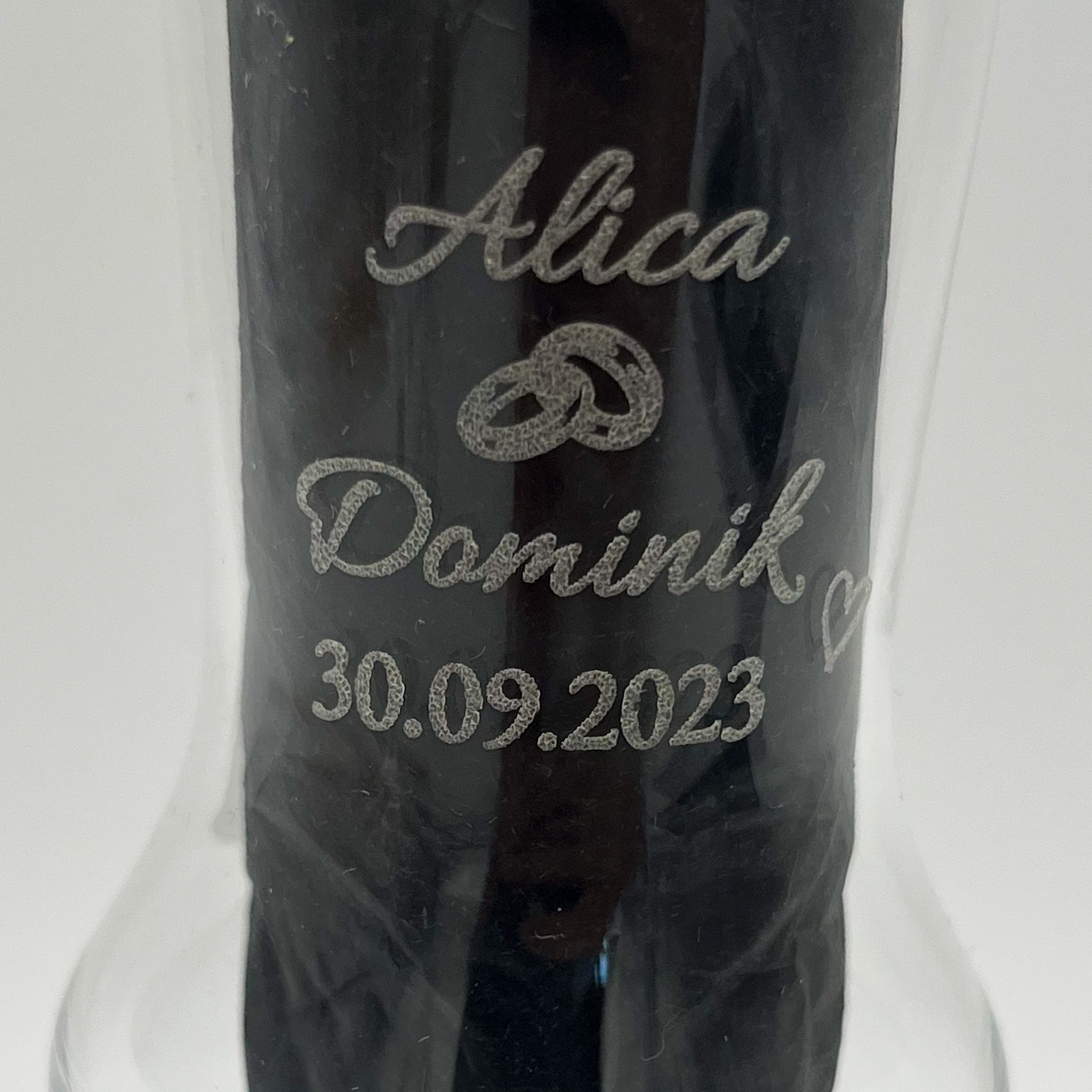 Graviertes Schnapsglas - Hochzeitsgeschenk personalisiert – Bild 2