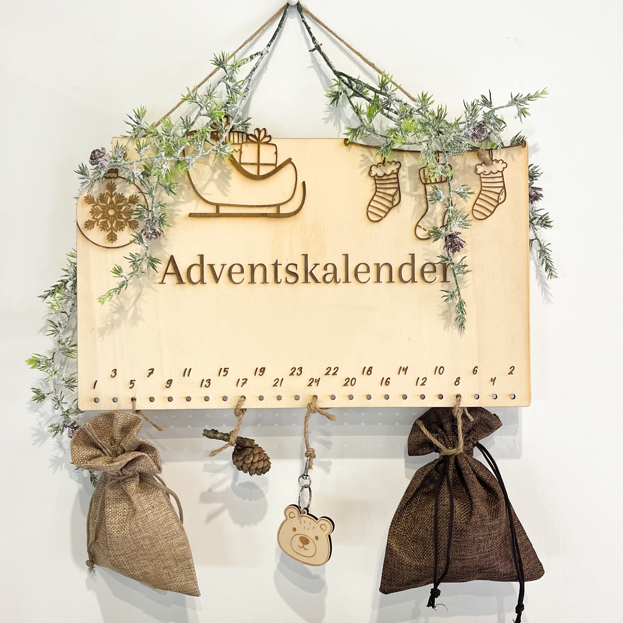Adventskalender aus Holz - Weihnachtsmotiv