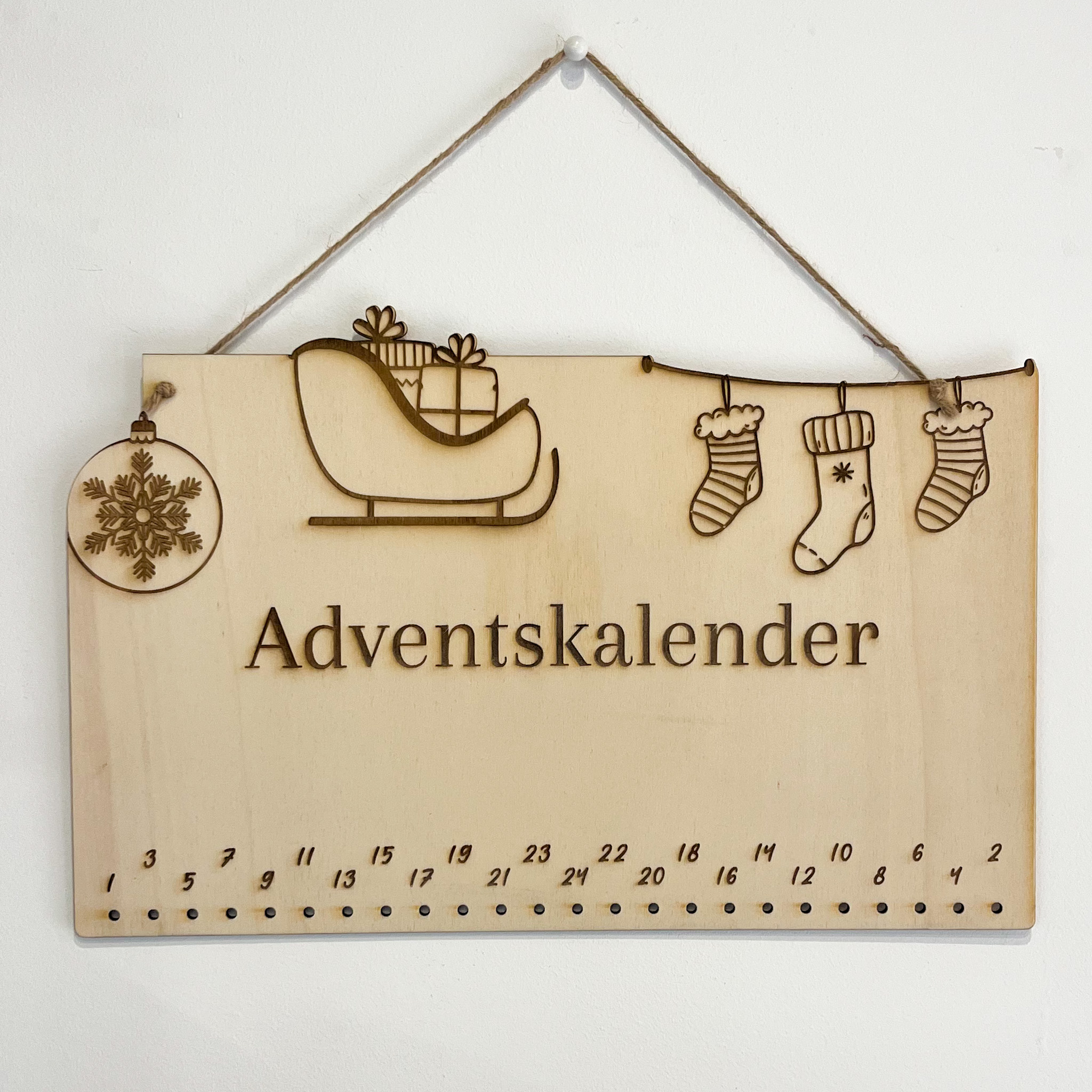 Adventskalender aus Holz - Weihnachtsmotiv – Bild 2