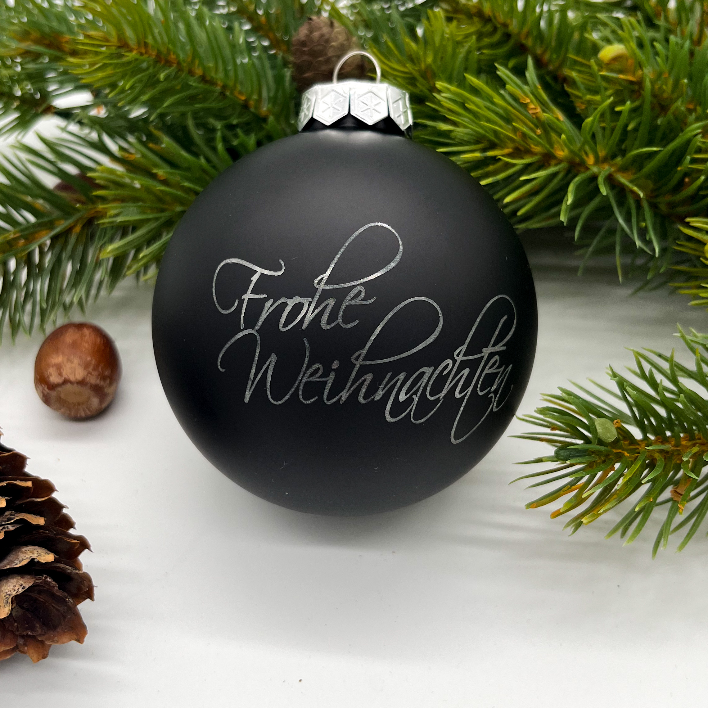 Glänzende und matte Weihnachtskugel mit individueller Lasergravur – 8 cm