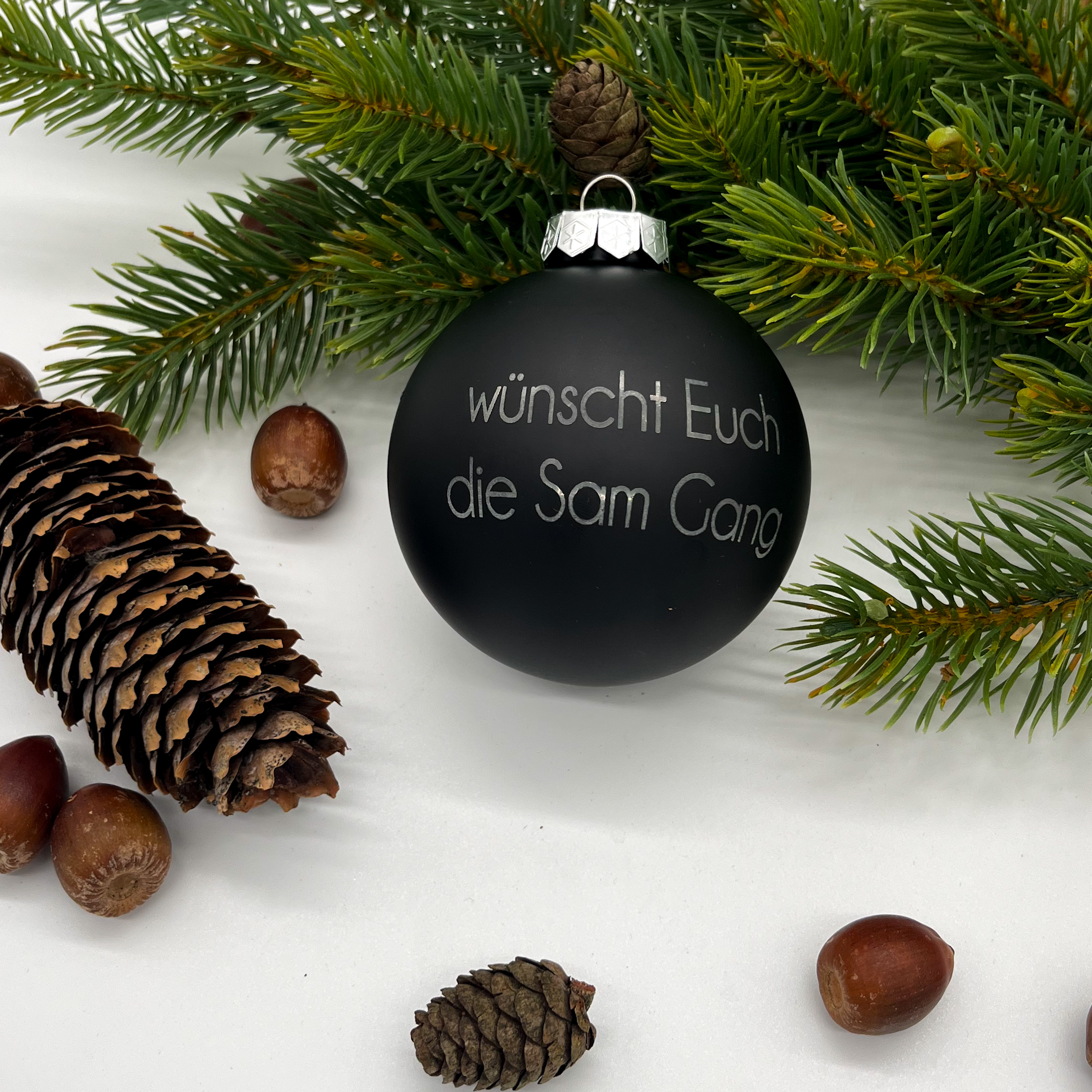 Glänzende und matte Weihnachtskugel mit individueller Lasergravur – Bild 3